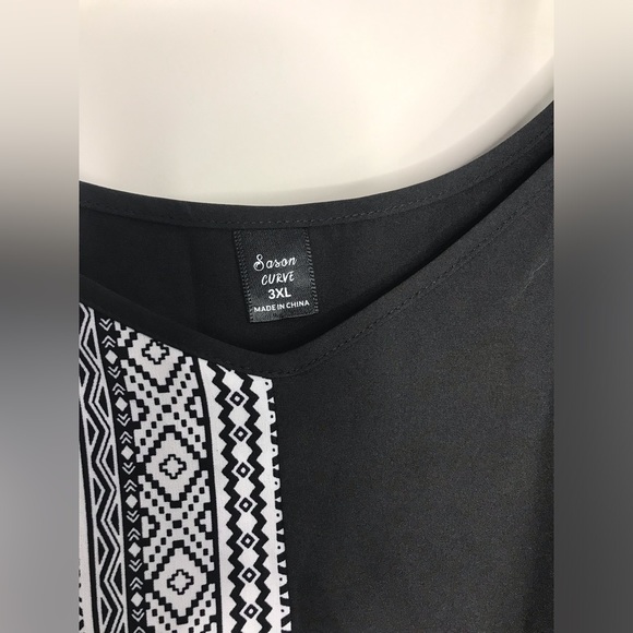 Asymmetrical pattern tank top - Picture 2 of 3